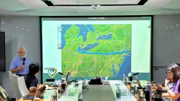 美国韦恩州立大学莫特人类生长与发育中心主任Gil Mor教授莅临我院进行学术交流