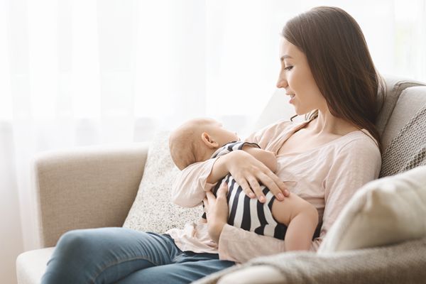 纯母乳喂养：宝宝的第一份“定制礼物” | 世界母乳喂养周